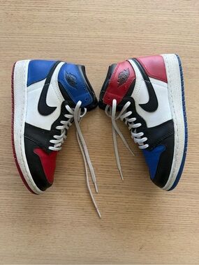 NIKE AIR JORDAN 1 High Retro OG "TOP 3 PICK"
Big kids 4Y